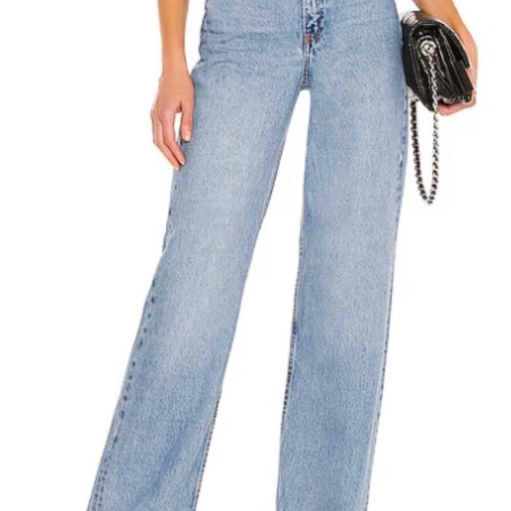 Light Wash High-Rise Women’s Jeans